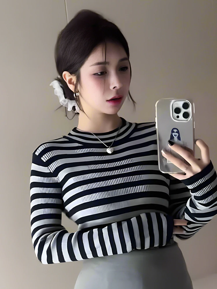 Вязаная нижняя рубашка в полоску стиле ретро женская осень и зима 2024 новые