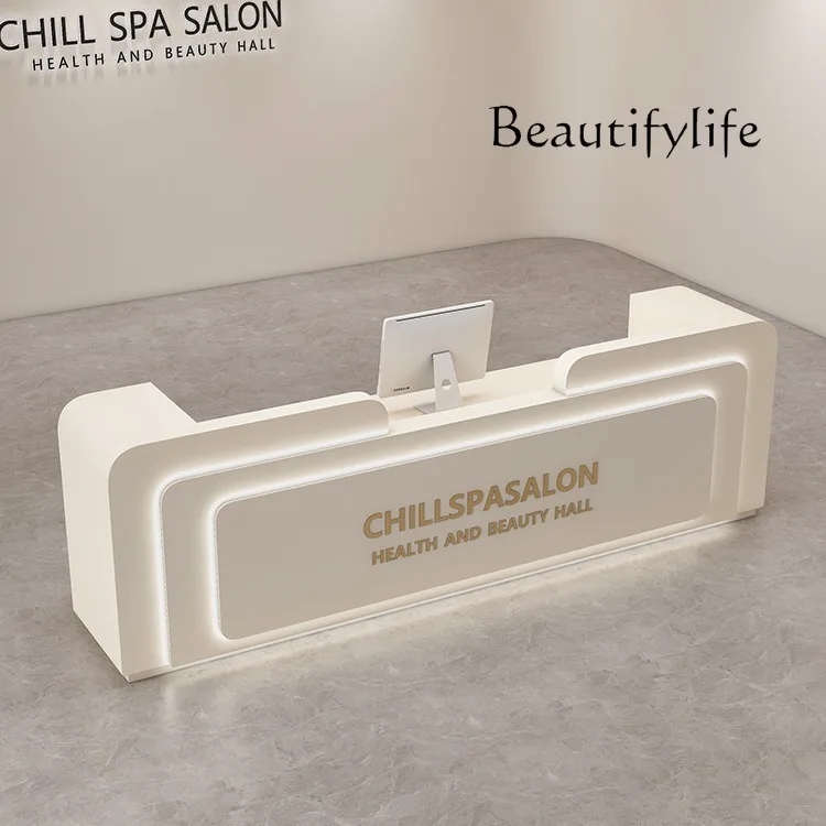 Простая современная касса для салона красоты. Оральный бар из нержавеющей стали.