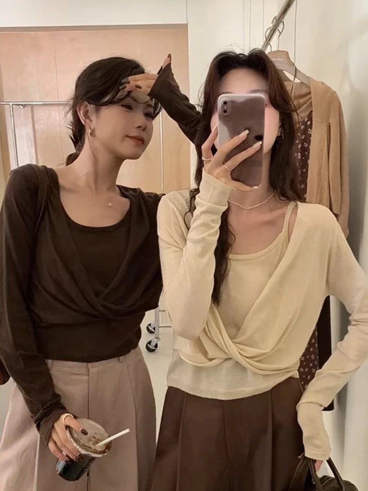 Модный вязаный комплект из двух предметов со складками