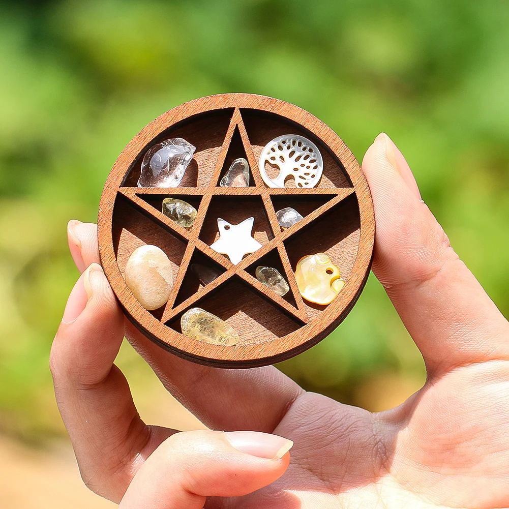 

Деревянный поднос с кристаллами для украшений