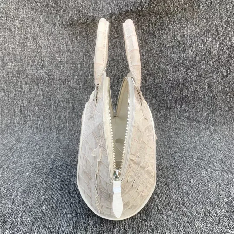 Рисунок 4 - Женская сумка-хобо из натуральной крокодиловой кожи