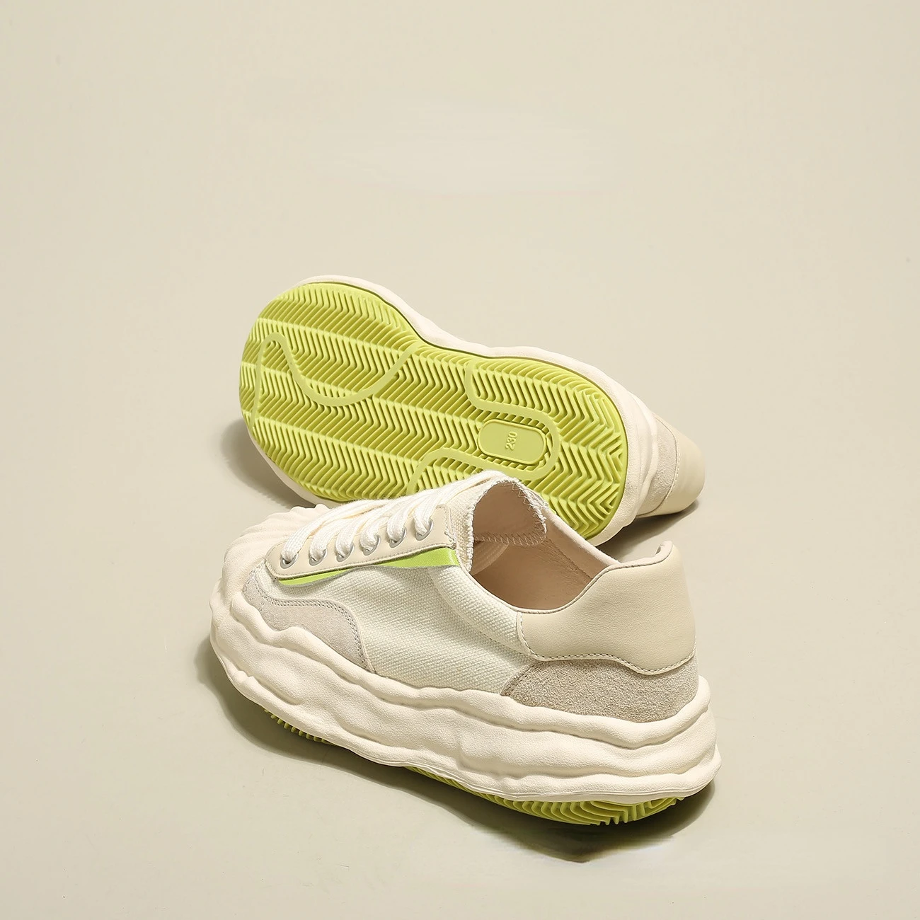 

Брендовая Высококачественная модная парусиновая женская обувь 2022 Новая тканевая обувь с раковиной на толстой подошве модная повседневная ...