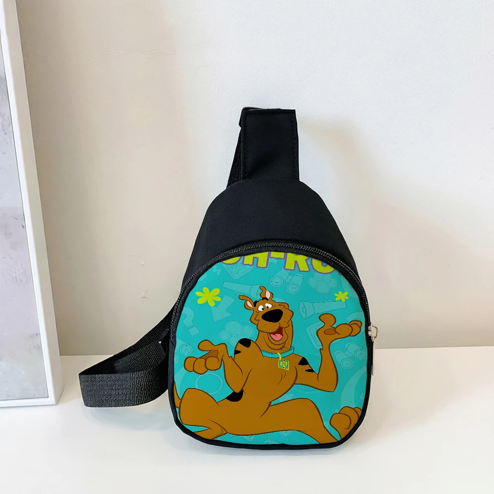 Фото Сумка-чехол Scooby Doo, миниатюрная, стильная, с изображением мультяшной собаки, для путешествий на открытом воздухе, портативная сумка через плечо, аниме-сумка с молнией для хранения телефона, подарок на день рождения. №3