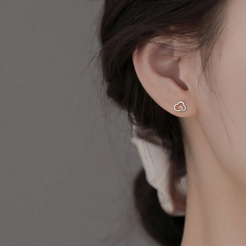 

Женские маленькие серьги-гвоздики из серебра 925 пробы