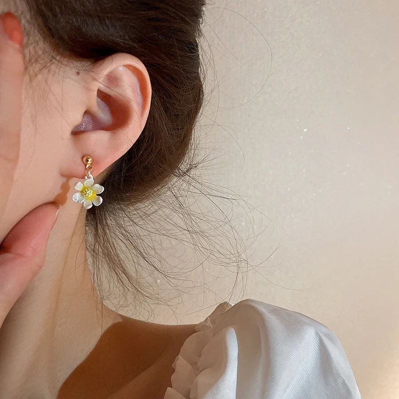 

Simple Drip Oil Flowers Dangle Earrings for Women Sweet Sunflower Drop Earrings 2022 Korean Fashion Sweet Girl Student Jewelry