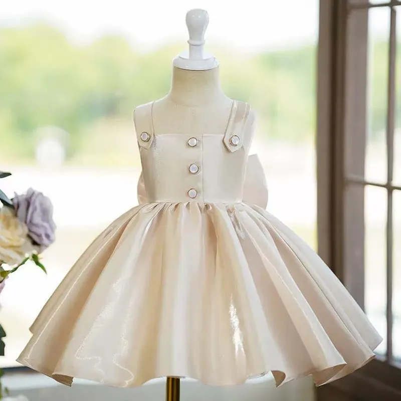 Женское платье без рукавов идеально подходит для выступлений на пианино и дней