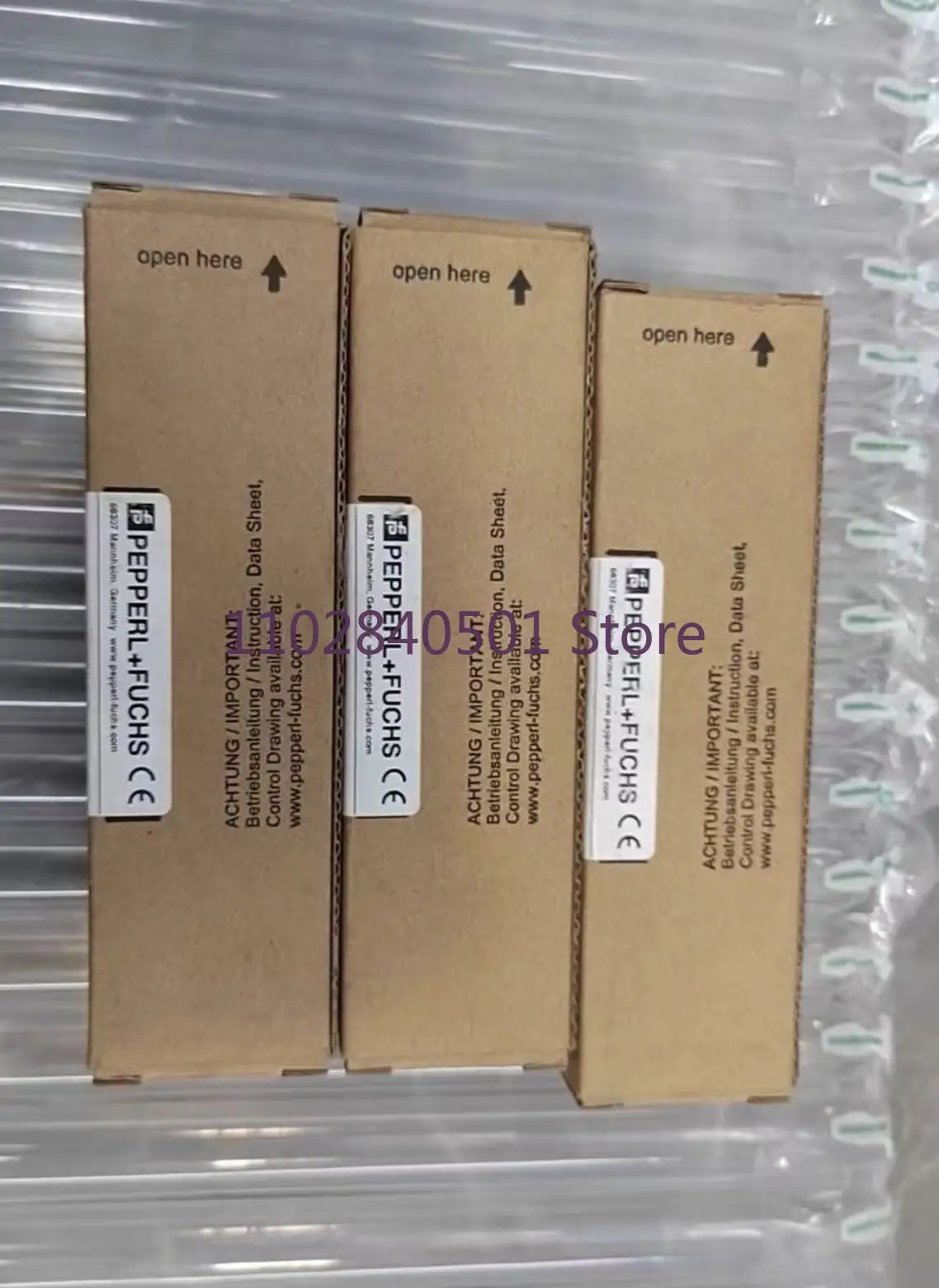 Фото Совершенно новый и оригинальный бесконтактный переключатель UC4000-30GM-IUR2-V15 UC500-30GM-IUR2-V15 UC2000-30GM-IUR2-V15 UC6000-30GM-IUR2-V15 №4