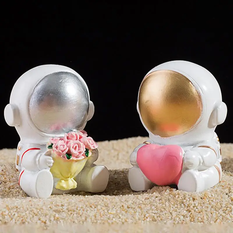 

Creative Astronaut Statue Mini Spaceman Sculpture Living Room Decoration Accessories Couple Gift Art Room Decoration Jewelry