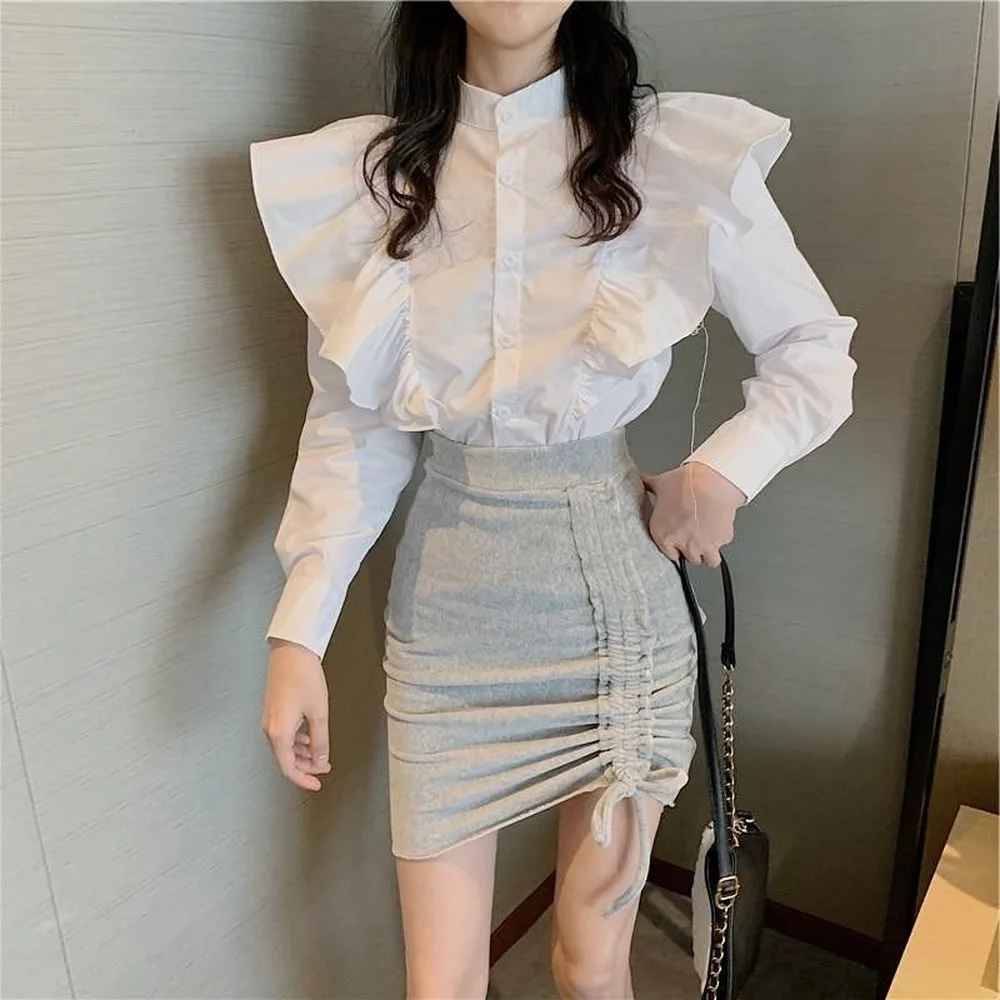 Дизайнерские женские белые рубашки с оборками на плечах и воротником-стойкой