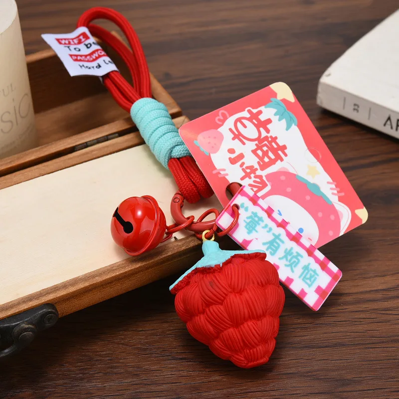 Аксессуары для ключей-брелок ключей с красной смолой в виде клубники форме