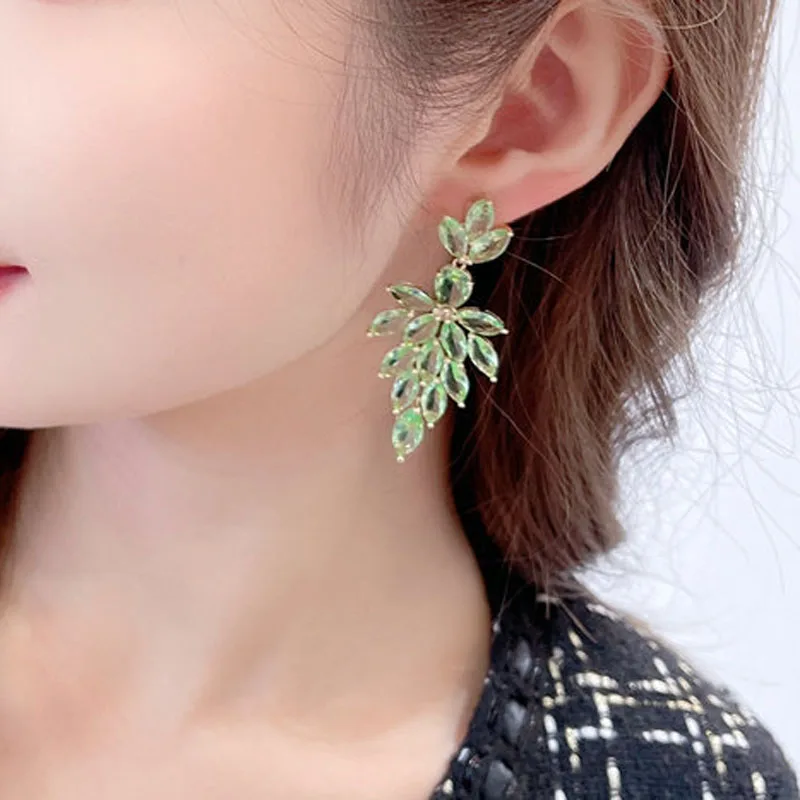 

Женские серьги-подвески в виде листьев, с кристаллами
