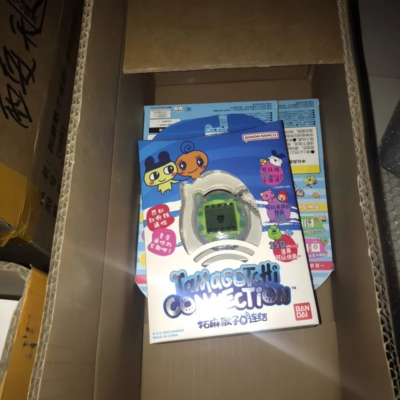 Фото Оригинальный электронный питомец Bandai Tamagotchi V3 в наличии, подключаемая версия, ностальгическая развивающая коллекционная игрушка, подарок №4