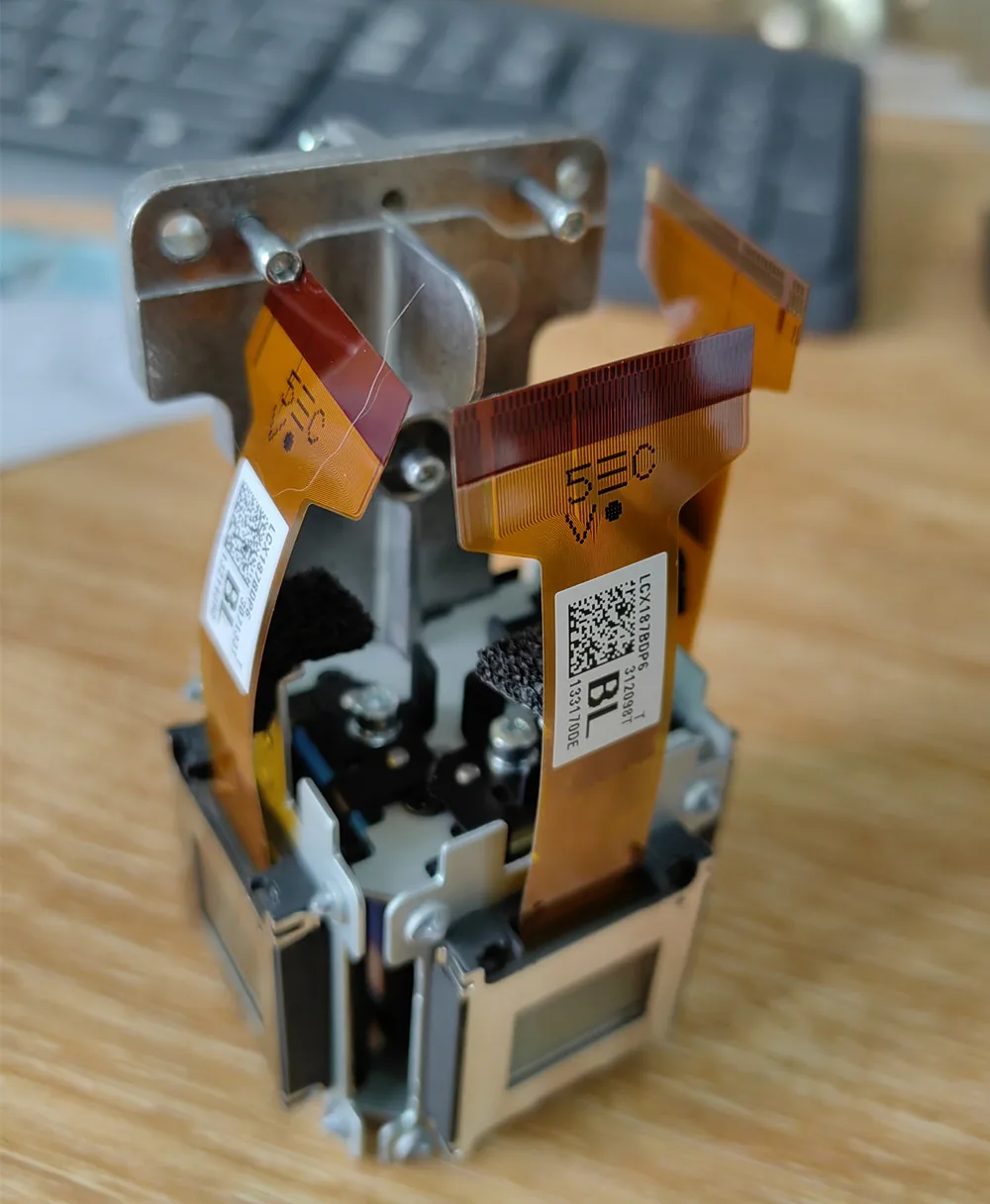 ЖК-призма LCX186B для проекторов Panasonic PT-MW630