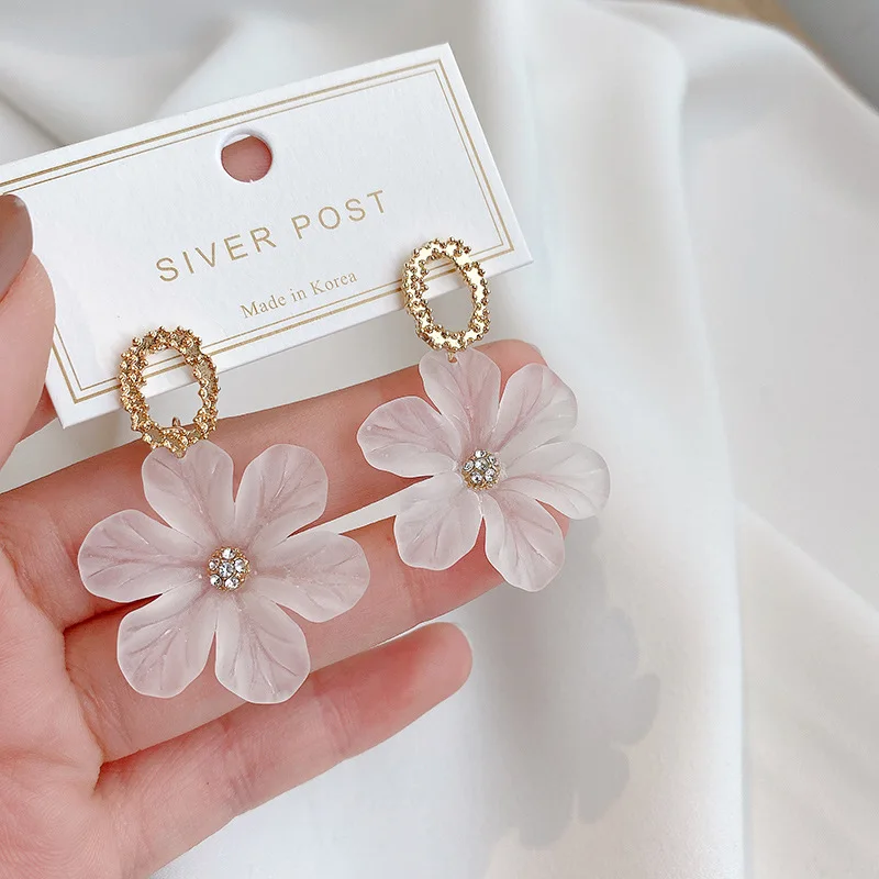 

Korean White Acrylic Flower Drop Earrings Female Girl Acrylic Alloy Tassel Chain Pendant Earrings Wedding Jewelry Earrings