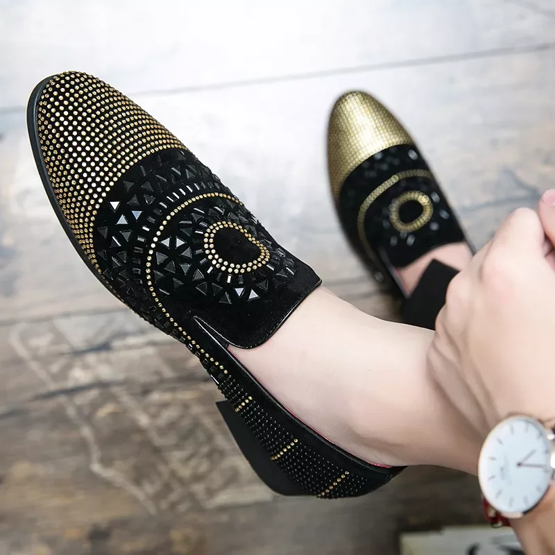 

2022New Brand Noble Black Rhinestone Men Dress Shoes Velvet Crystal Luxury Moccasins Mens Loafers Office Business Party Man casu