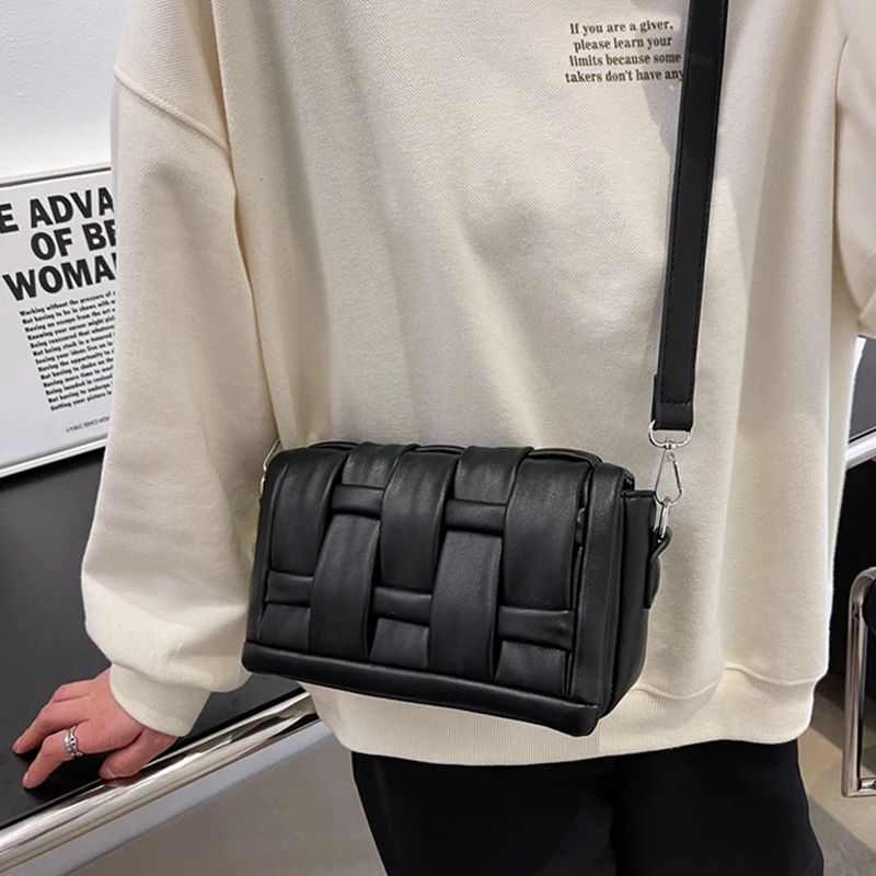 

Новинка лета 2022, трендовая сумка на плечо, модная клетчатая сумка для женщин, дизайнерская маленькая квадратная сумка-мессенджер, роскошная...