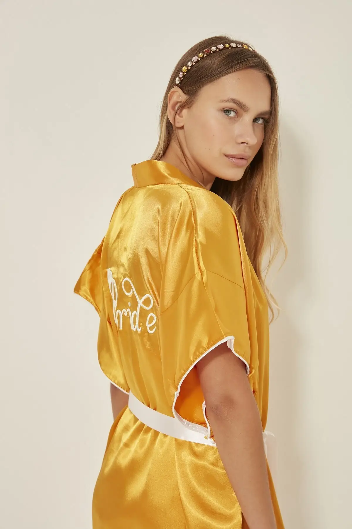 

Dressing Gown Elze Hagen embroidery Satin Mustard Fashion Robe Robe Robe Robe Sexy Peignoir Kimono Bride Sleepwear Night Gown