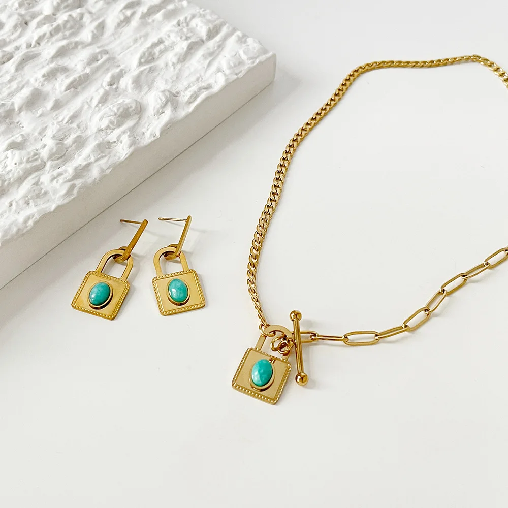 

ALLNEWME Bohemia Blue Color Oval Resin Pendant Necklace for Women Asymmetric Gold Titanium Steel Chain Chokers Necklaces Gift