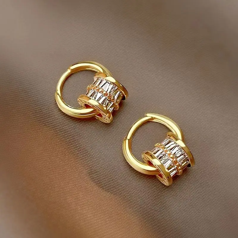 

Outlets 18k Diamond Studded Small Barbarian Waist Earrings, Women's Gold High-end Feel Earrings Light Luxury and Simple Earrings