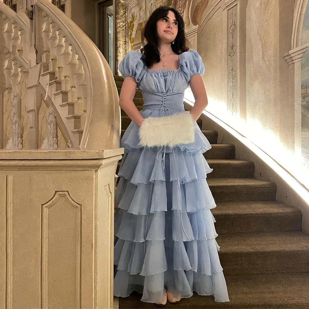 Вечерние платья а-силуэта с коротким рукавом-фонариком и квадратным вырезом