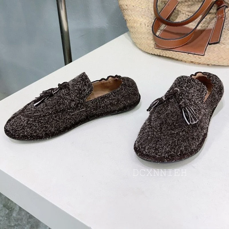 Демисезонные туфли на плоской подошве с мехом женские глубоким носком и