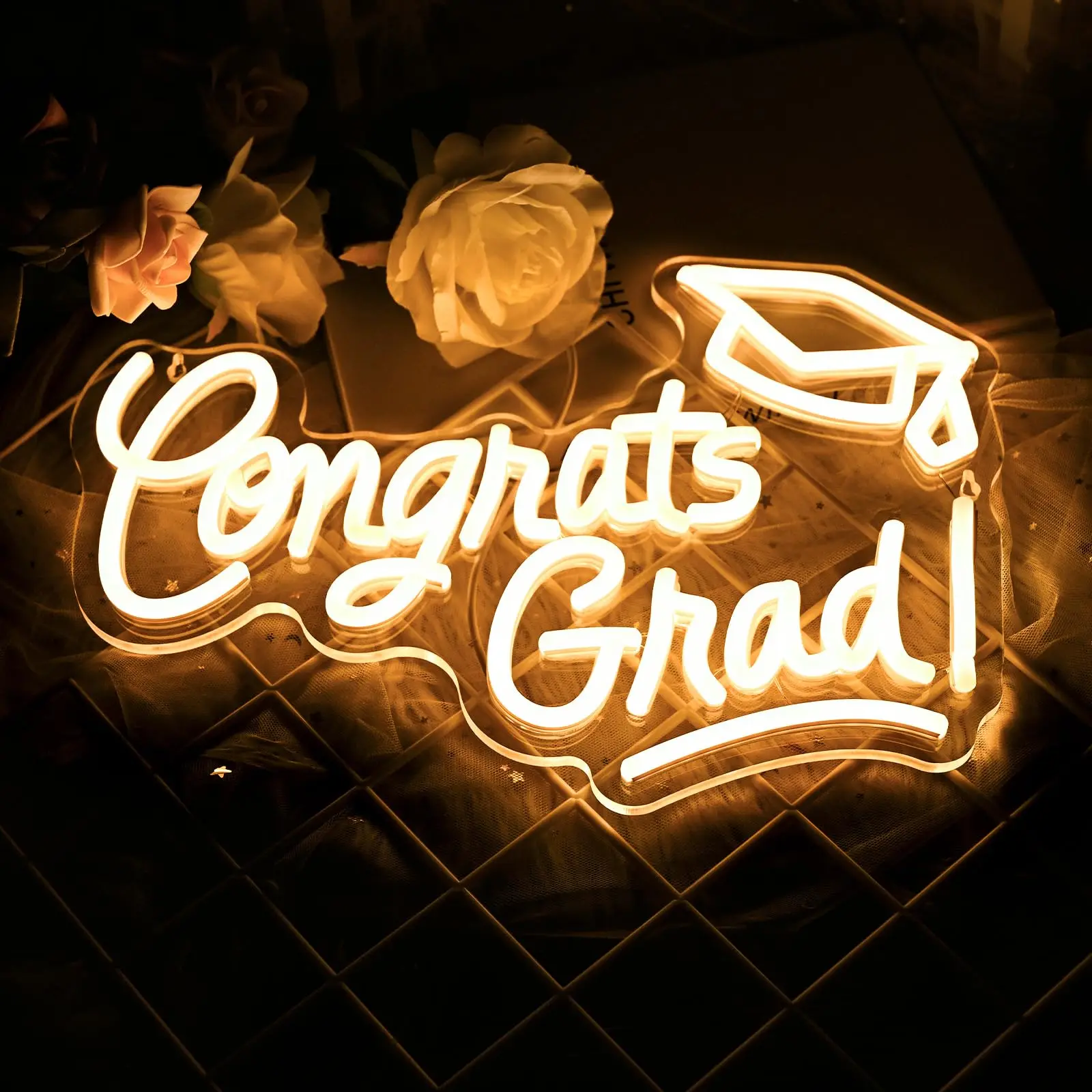 Неоновая вывеска &quotCongrats Grad" белая-синяя-золотая