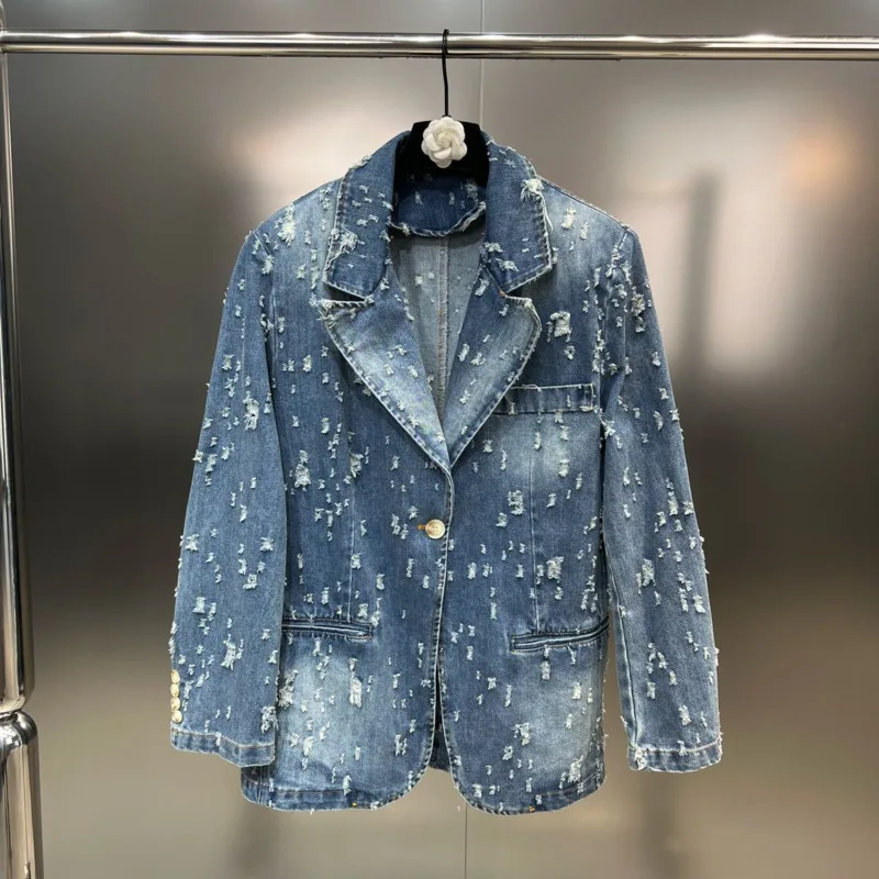 

Женский джинсовый пиджак с длинным рукавом, рваным воротником и дырками