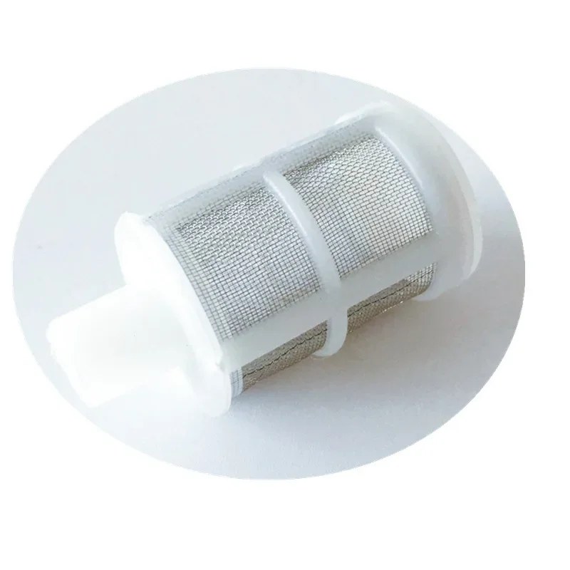 Инструмент для мытья автомобиля с использованием белой всасывающей трубки