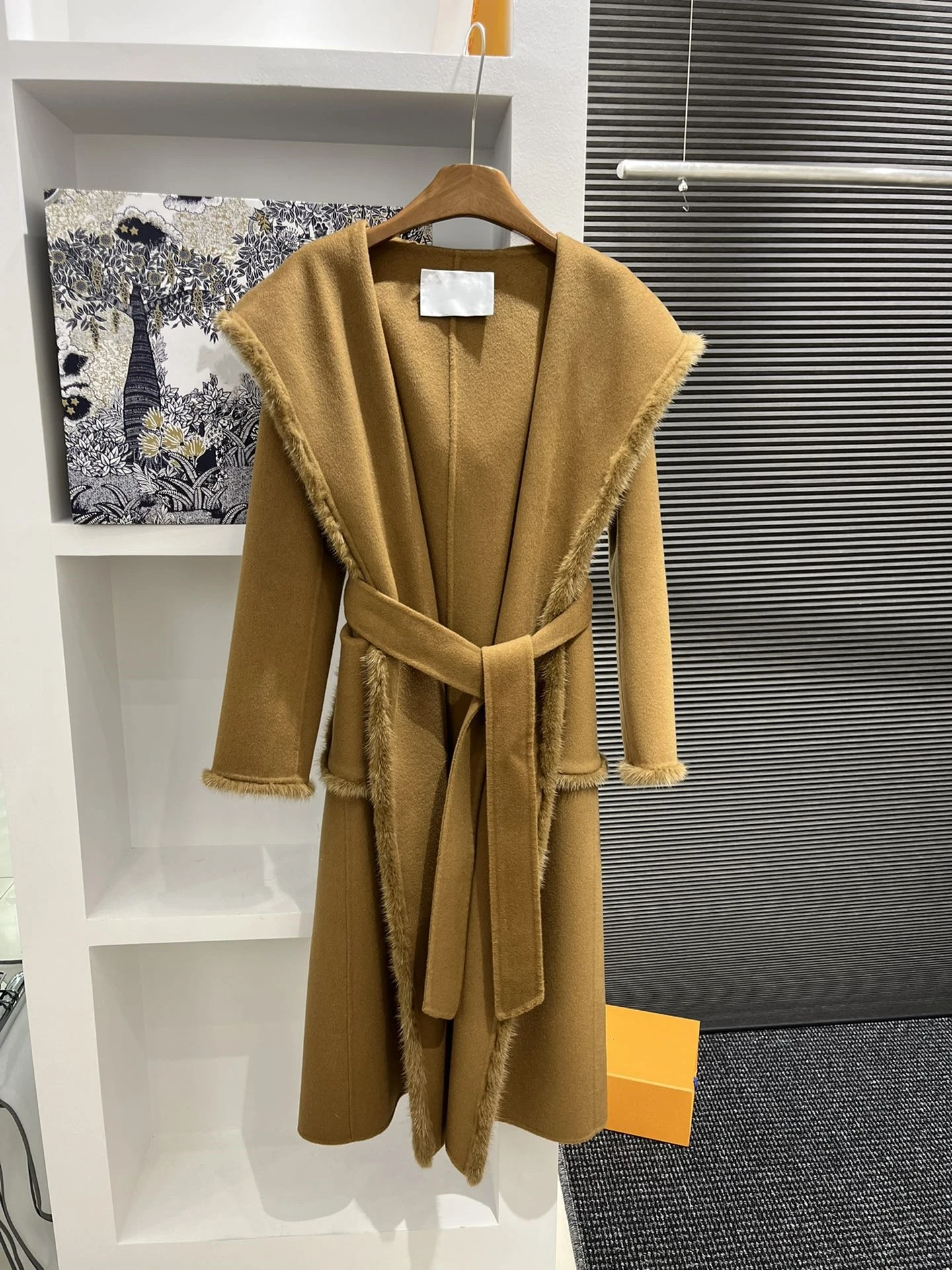 Рисунок 5 - Женское двухстороннее шерстяное