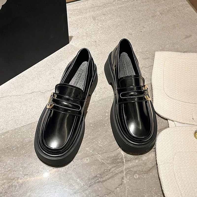 2023 New Small Leather Shoes Women's Metal Gold Buckle Decoration Thick Bottom Chunky Heel British Retro Style Loafers
