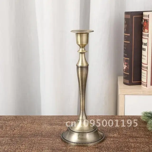 

Металлические подсвечники для конических свечей