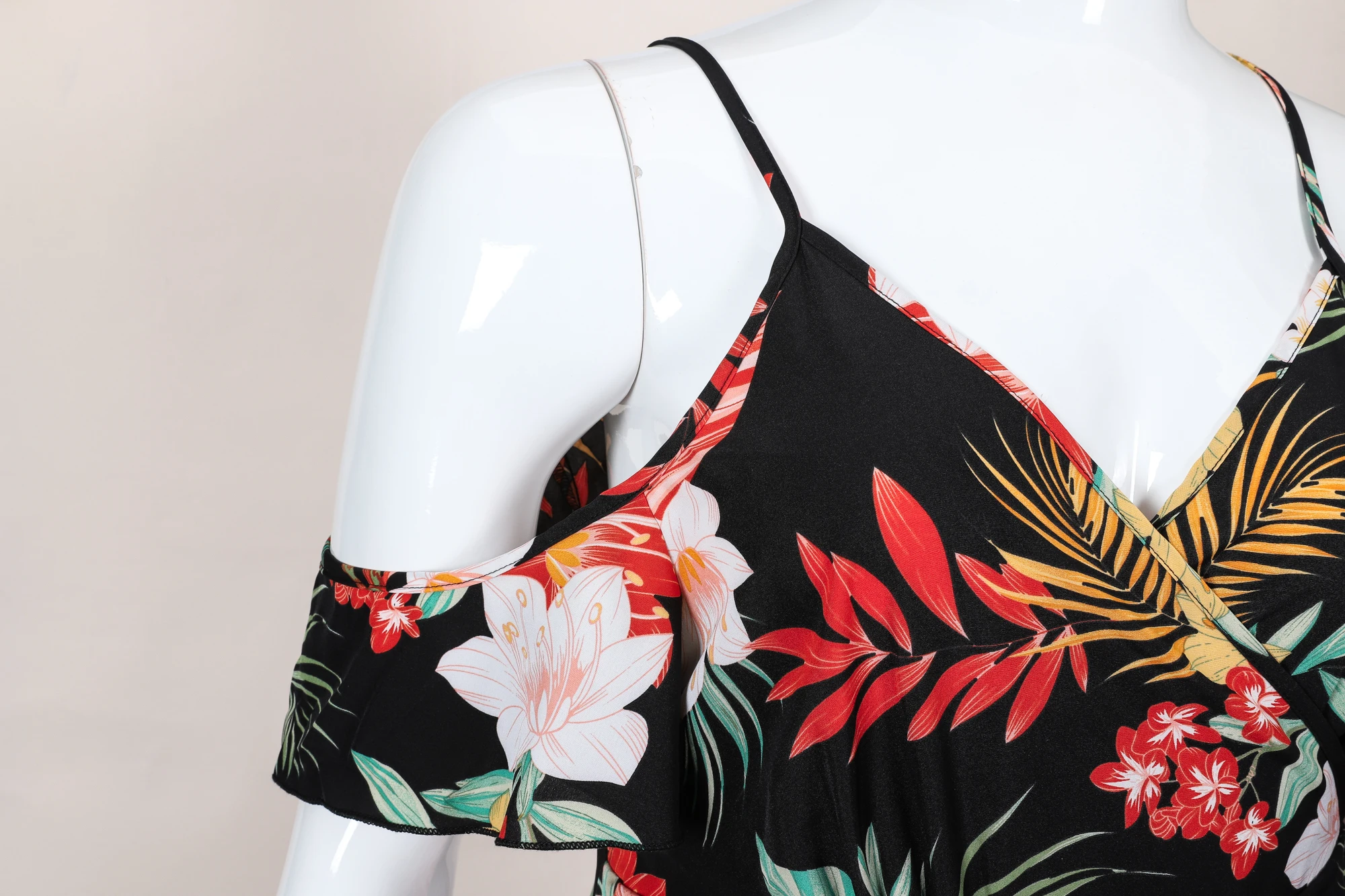 Рисунок 6 - Женское платье в китайском стиле