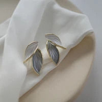 2022 korean new contracted leaves modelling stud earrings fashion temperament small lovely push back earrings women jewelry