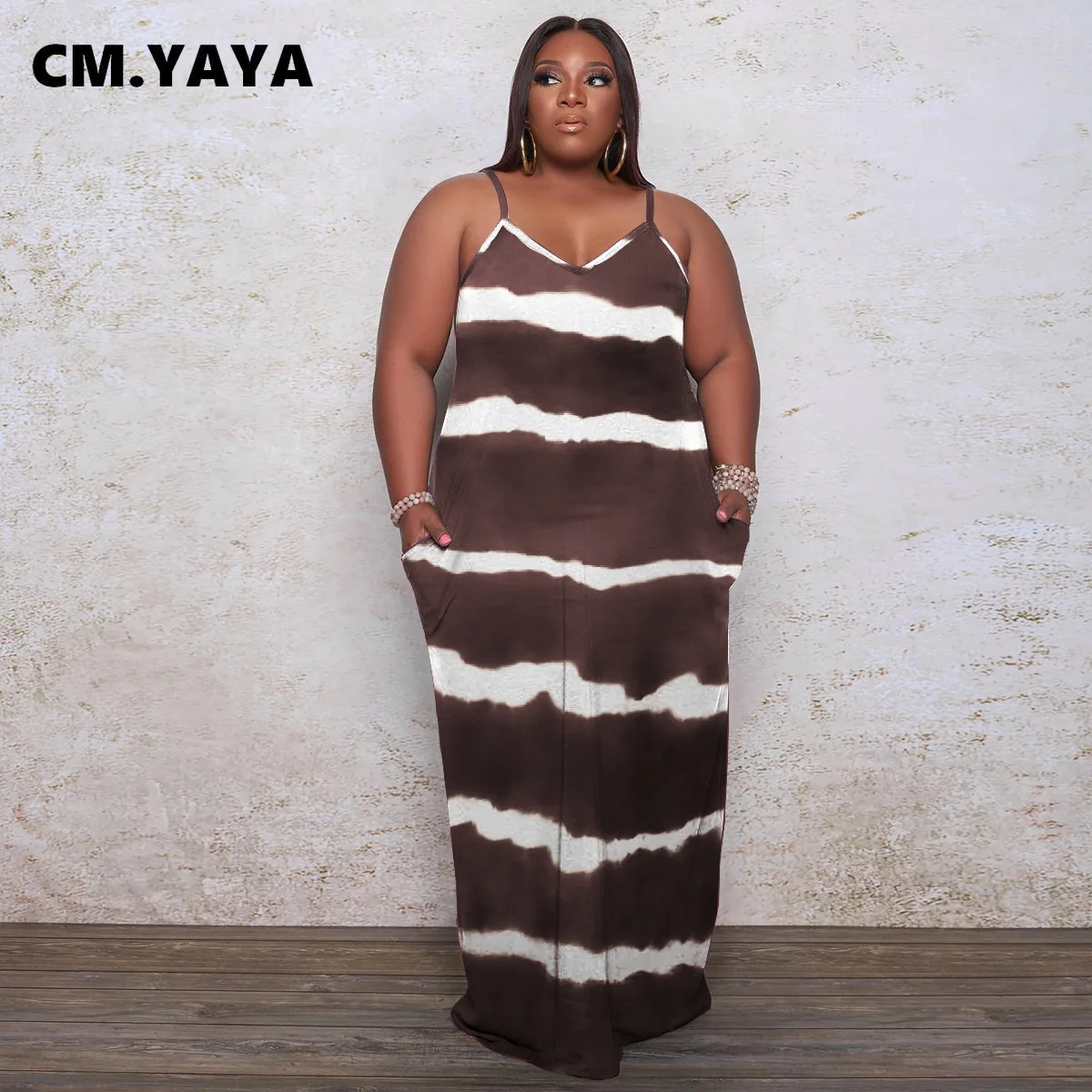 Женское длинное платье на бретелях-спагетти с карманами |