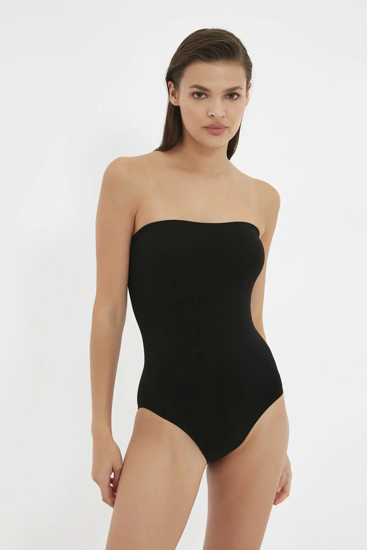 

Черное Трикотажное Боди без бретелек Trendyol THMAW22BD0074
