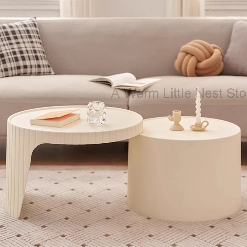 Пластиковый круглый журнальный столик