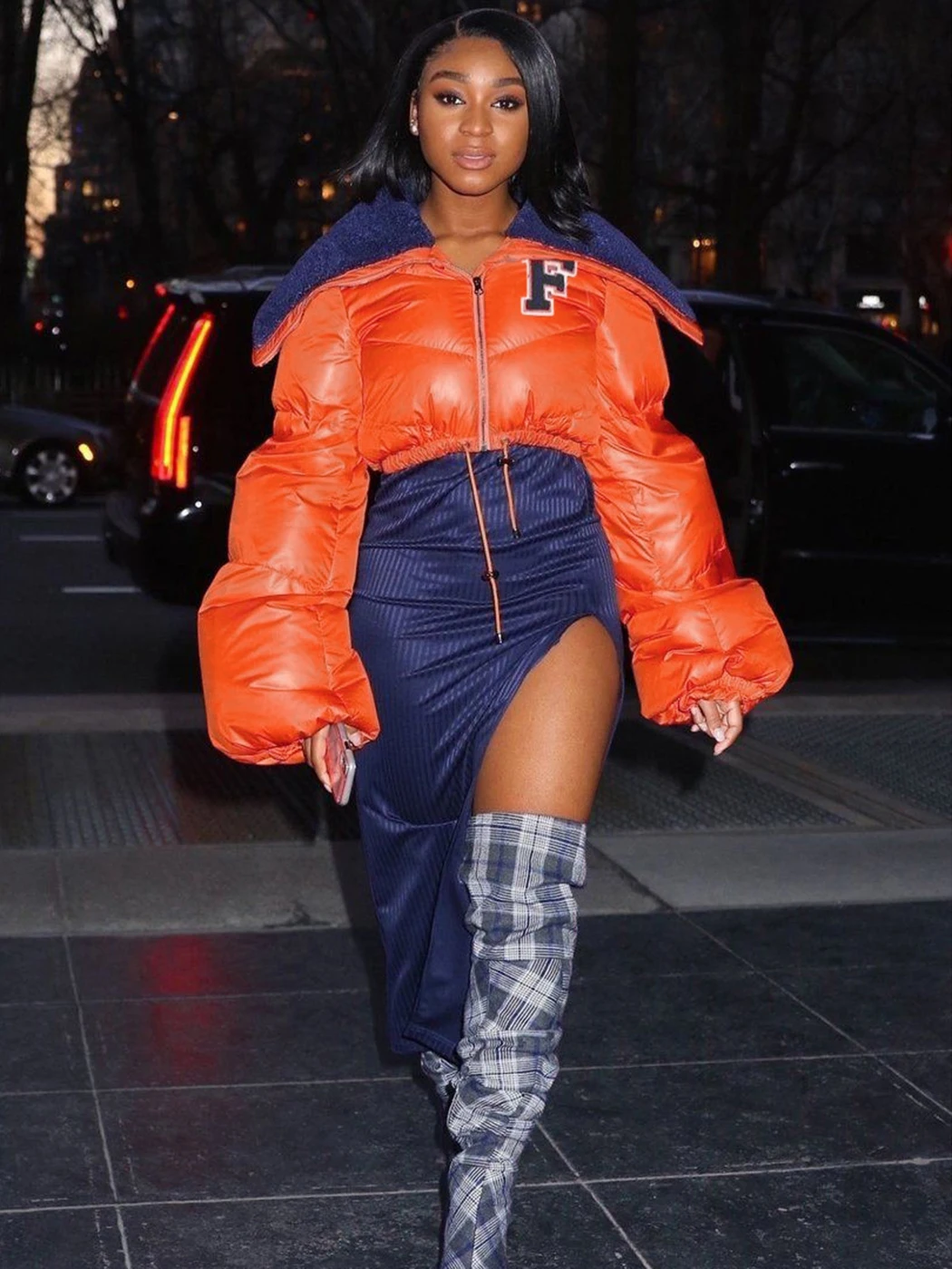 

Куртка-пуховик осенне-зимняя с отложным воротником и надписью