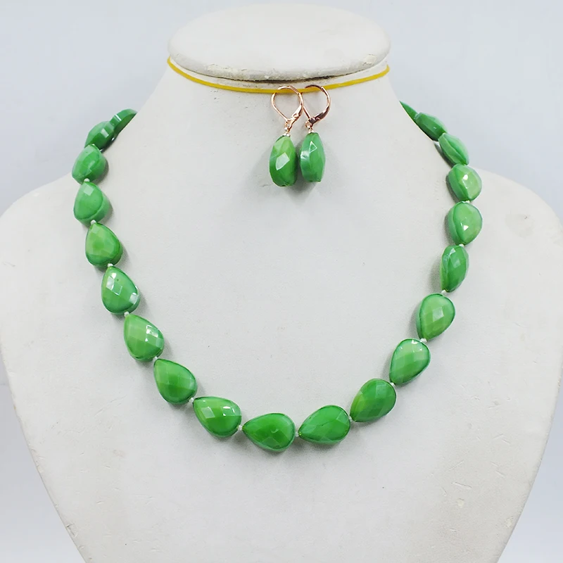 Красиво! Комплект из колье и серёг с кристаллами в форме капли 13 х18 мм