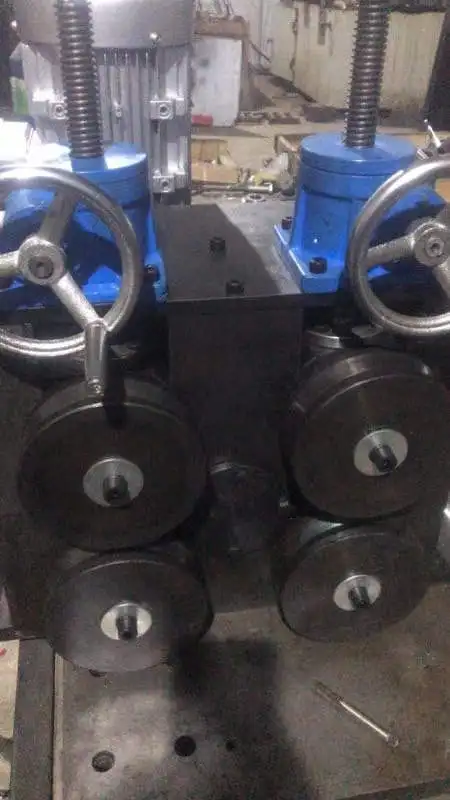 Ципан пневматический трехгрупповый подающий роликовый фидер ручной ролик