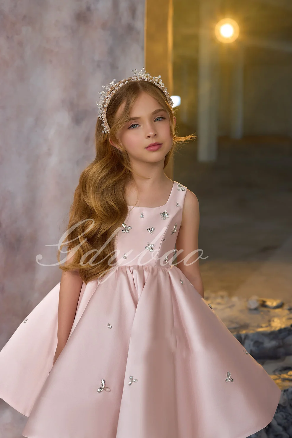 Блестящее небесно-голубое атласное платье с цветочным узором для девочек на