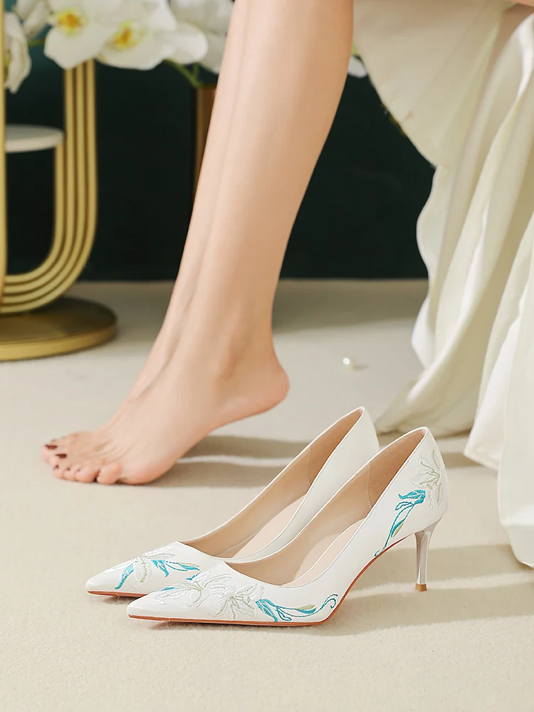 

Retro Wedding Shoes, Minority High Sense Clothes Bride Shoes Chinese Toast Shoes Embroidered Cheongsam Shoes Satin High Heels