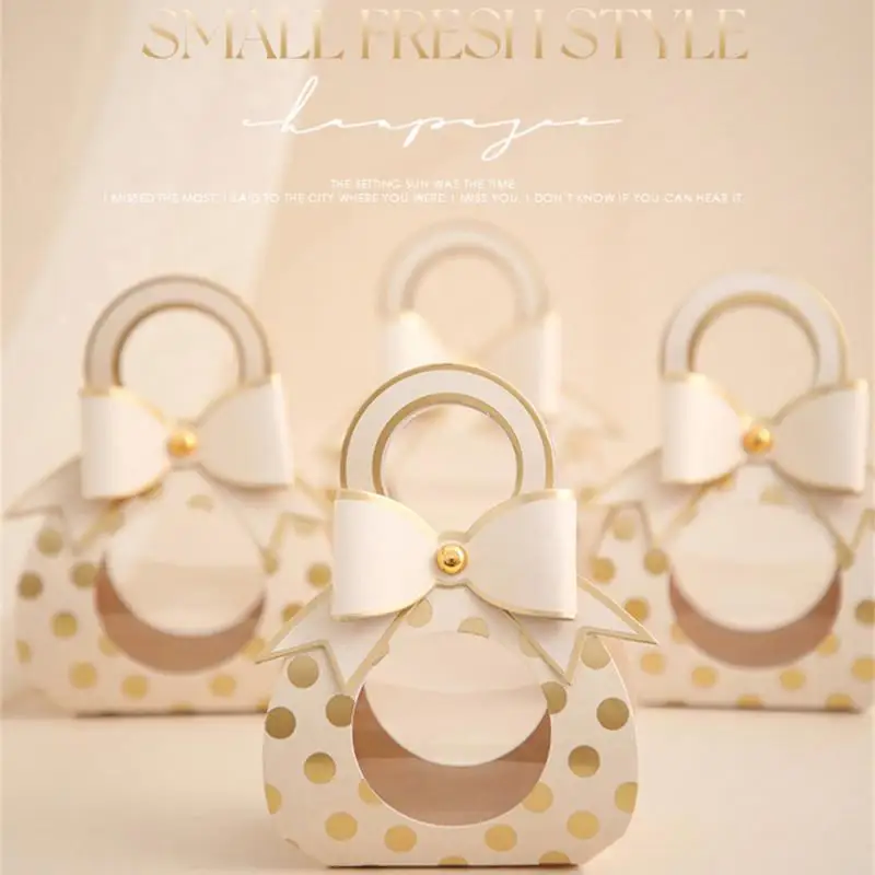 

2023 Wedding Favors Gift Boxes Clear Window Candy Packaging Box Kraft Paper Dragees Box With Handle Eight Colors For Party