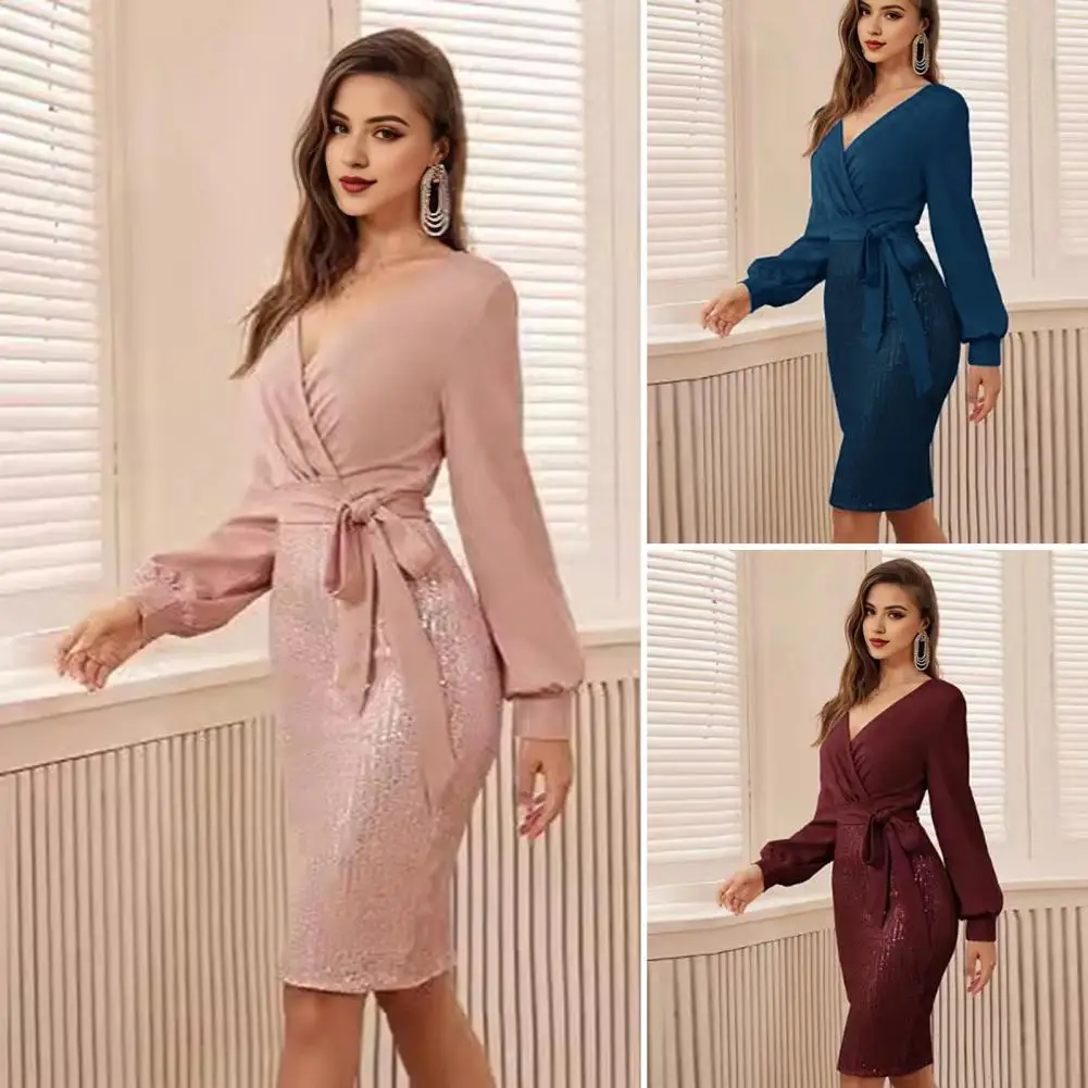 Платье с пайетками Элегантное платье-футляр V-образным вырезом и блестками на