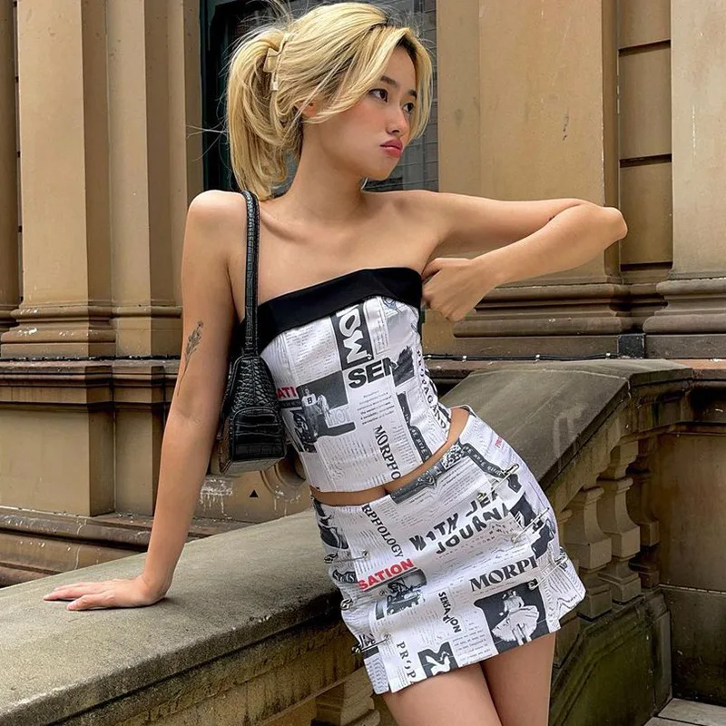 

2022 Newspaper Print Skirts Two Piece Set Fashion Streetwear Off the Shoulder Crop Top + Pin Skirts Skinny Club Party Oytfits