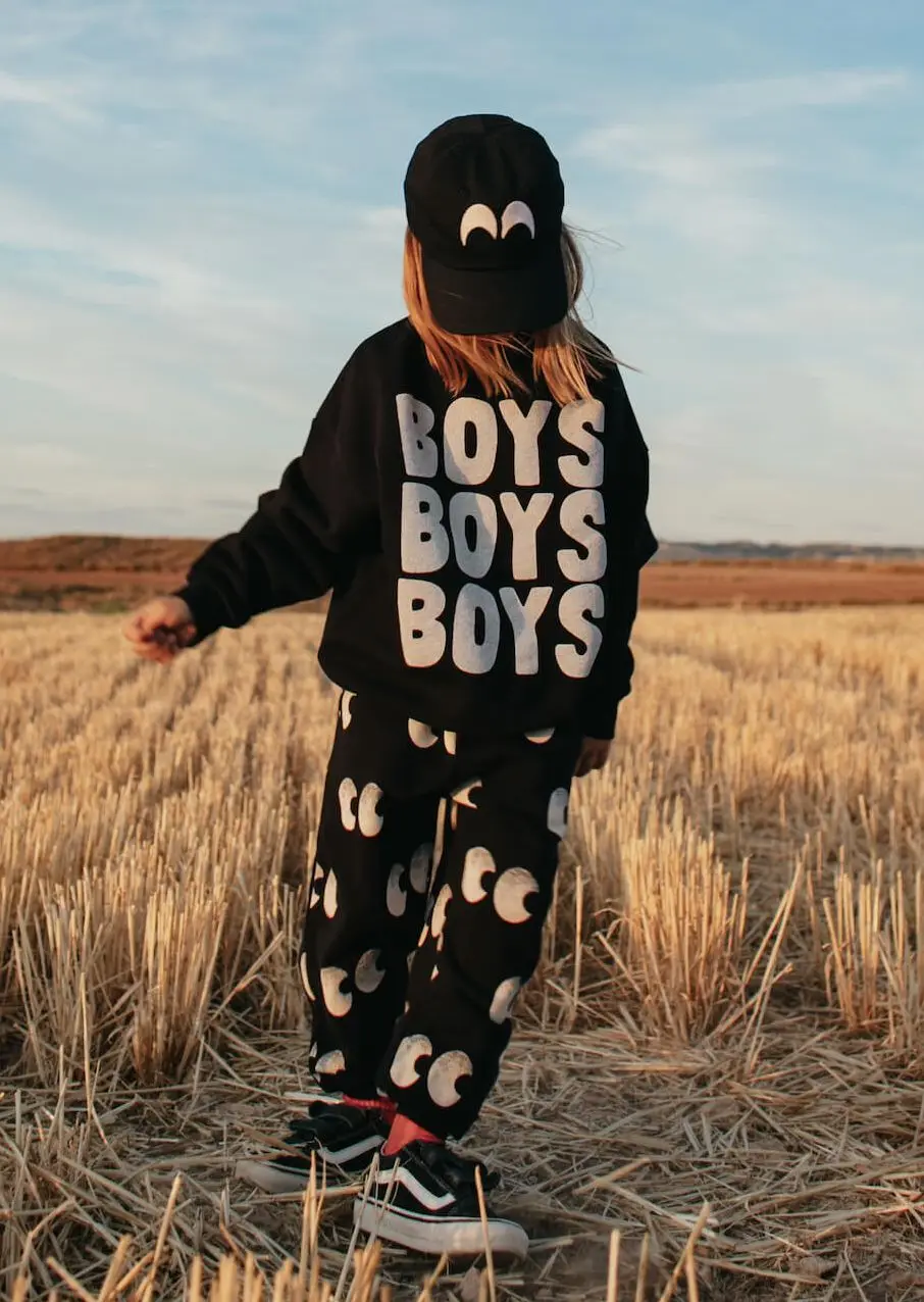 Детский комплект из Свитера и брюк с капюшоном