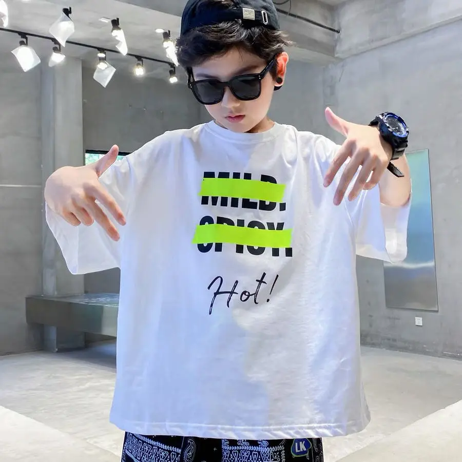 

Children's letter printing short-sleeved men's 2022 new summer dress Western-style loose T-shirt big boy half-sleeved tide boy