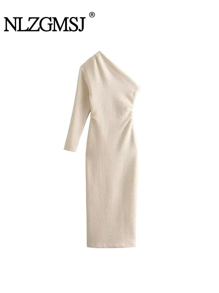 

Женское асимметричное платье средней длины, с одним рукавом