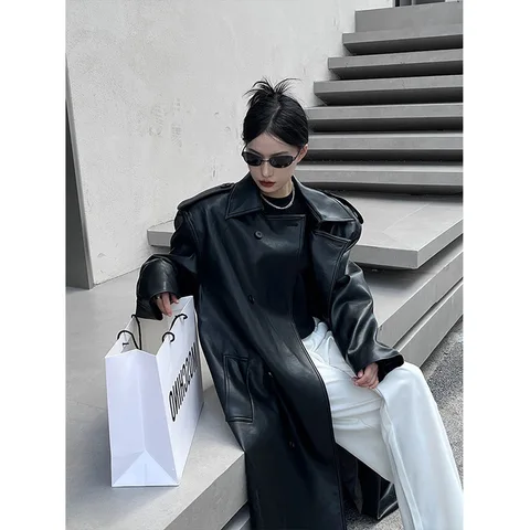 Женская черная кожаная куртка Sherhure