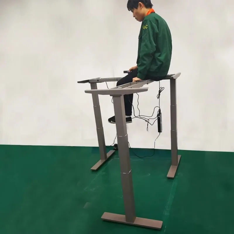 Офисная электрическая подставка с тремя двигателями регулируемая по высоте