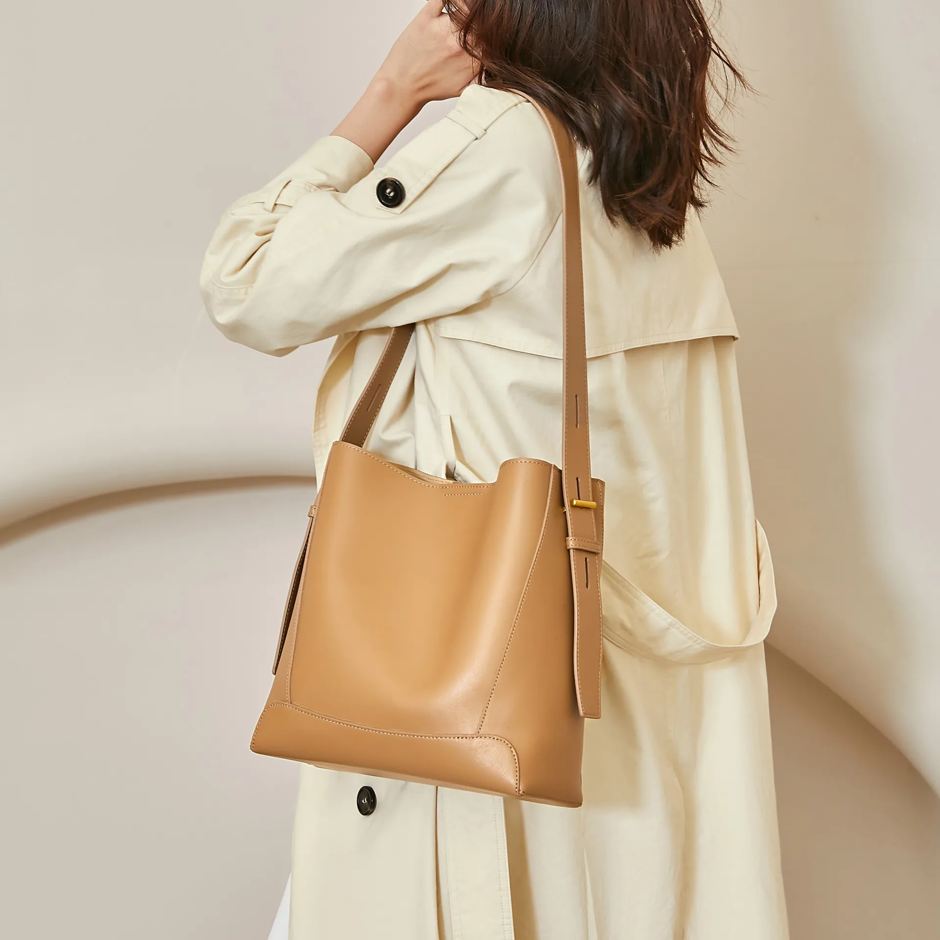 

2021 Autumn And Winter Light Luxury Bucket Bag Large-capacity Women's Leather One Shoulder Messenger Commuter